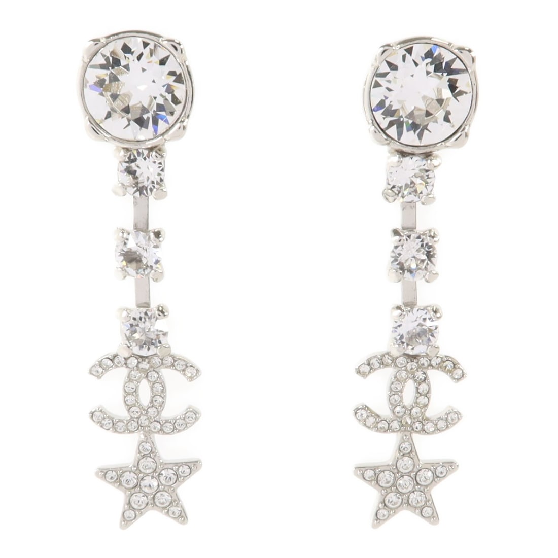 CHANEL CC silver tone pierced earring metal France: CHANEL CC silver tone pierced earring metal France CHANEL CC pierced earring in silver-tone metal. The piece is presented in very good AB condition and comes with no accessories. Date code B20/P is no