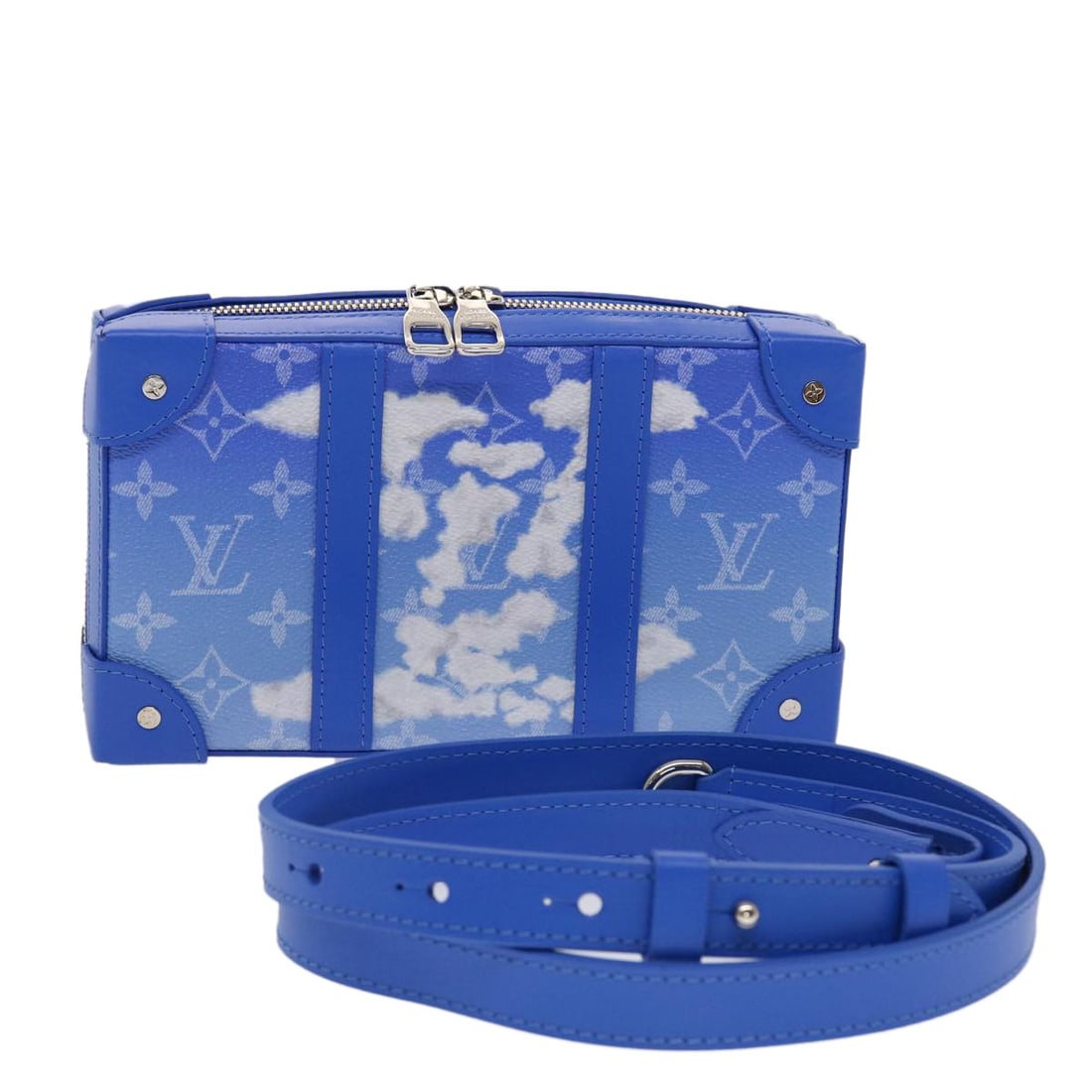Louis Vuitton M45432 Monogram Clouds Soft Trunk Wallet Bag: Louis Vuitton M45432 Monogram Clouds Soft Trunk Wallet Bag Louis Vuitton Monogram Clouds Soft Trunk Wallet shoulder bag in light blue and white PVC leather. Made in France, this women's bag includes a