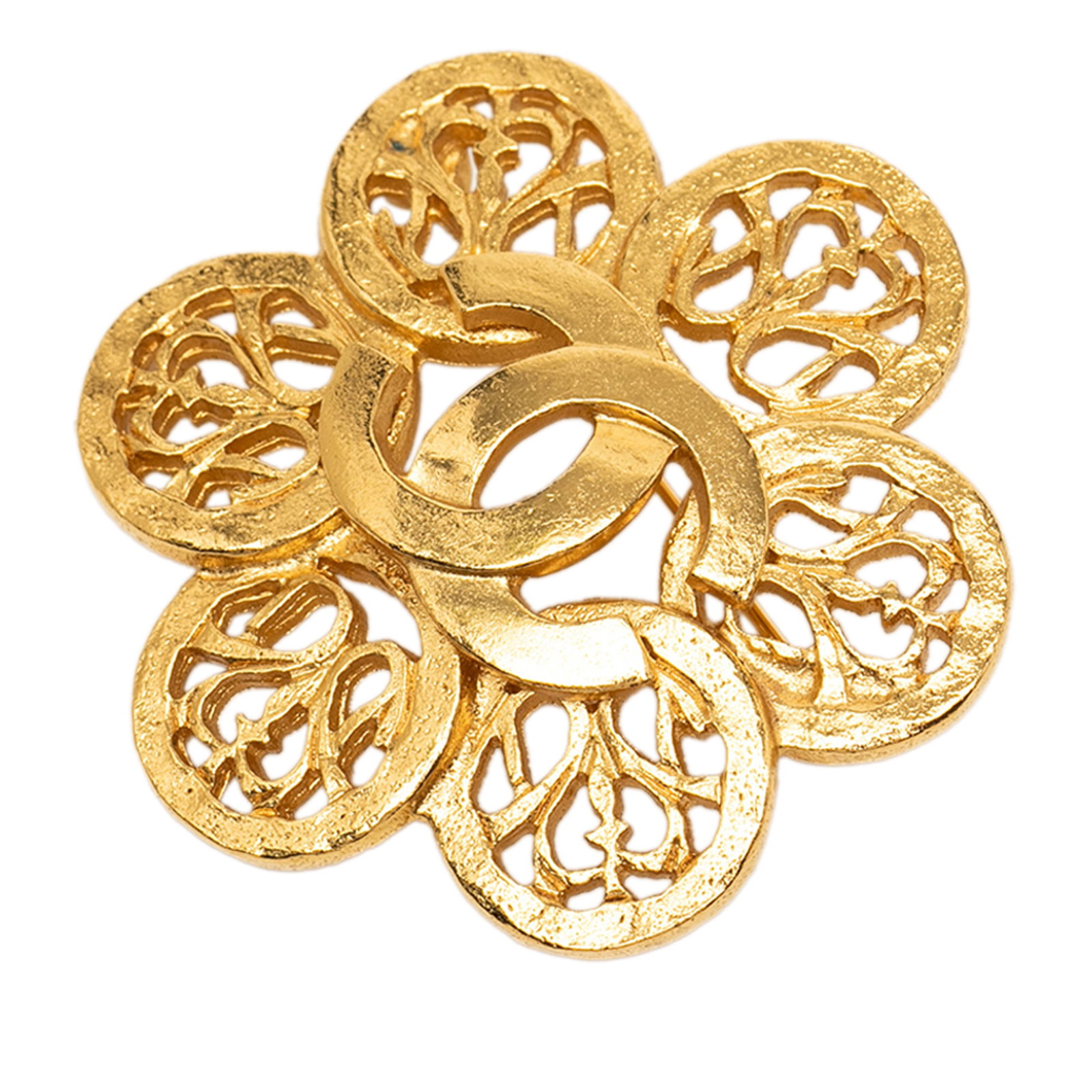 Chanel CC Flower Brooch Gold Tone Metal: Chanel CC Flower Brooch Gold Tone Metal Chanel CC flower brooch in gold-tone metal with a back pin closure. This costume jewelry piece is made in France and shows scratches to the front, back, and loc