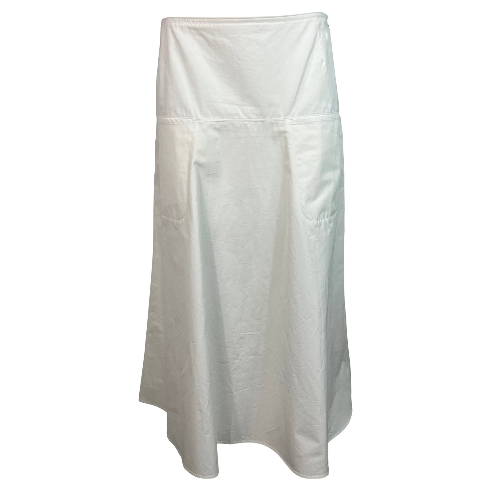 Sofie D'Hoore Cotton Flare Skirt in White EU 38: Sofie D'Hoore Cotton Flare Skirt in White EU 38 White midi skirt by Sofie D'Hoore in a flare style with a mid-length silhouette, dual front pockets, and a side zip closure. Made of 100% cotton, it is 