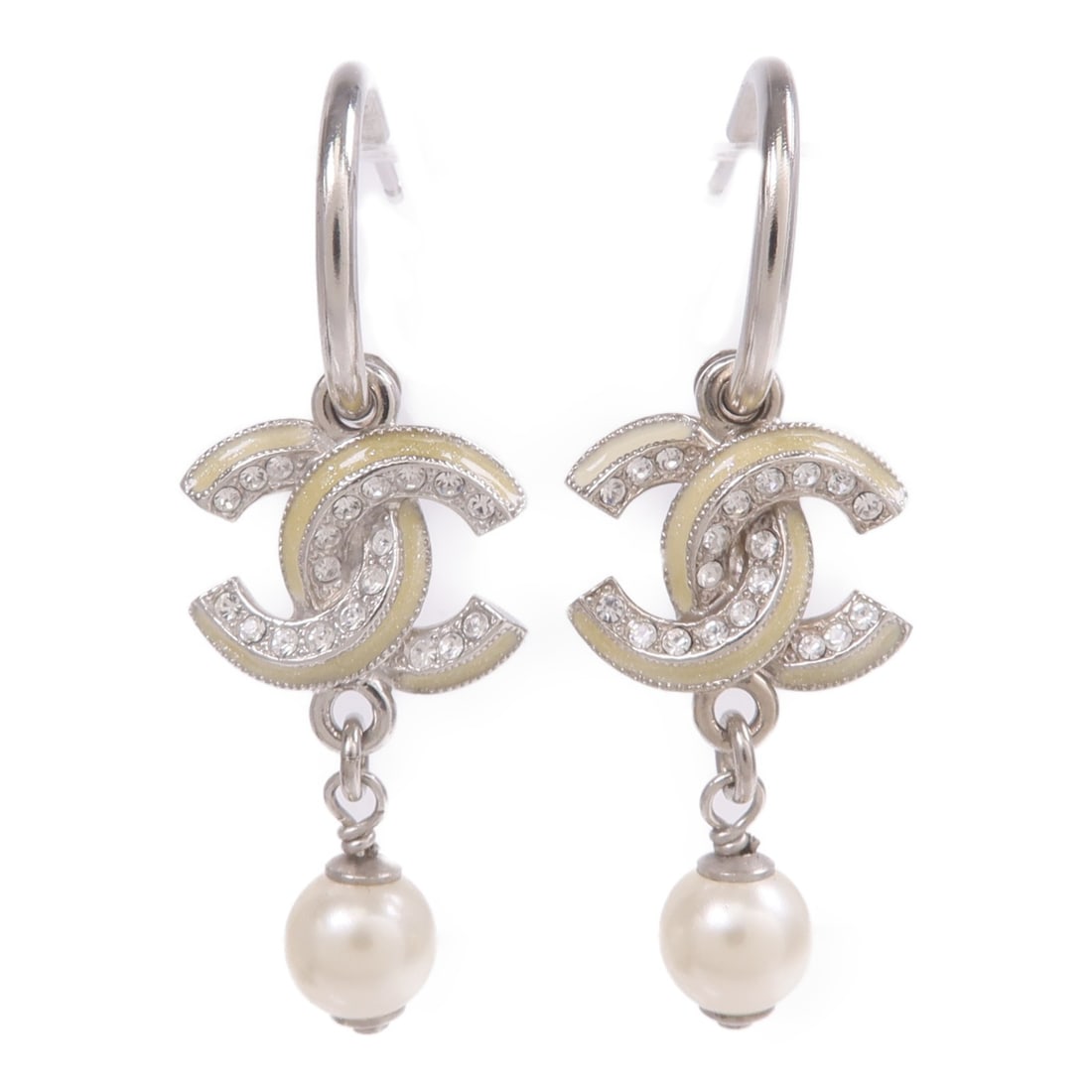 CHANEL CC Pierced Earrings White and Silver Tone Metal: CHANEL CC Pierced Earrings White and Silver Tone Metal CHANEL pierced CC earrings in silver and white metal, designed for women. The earrings measure 35 mm x 14 mm and come with a storage box. Conditi