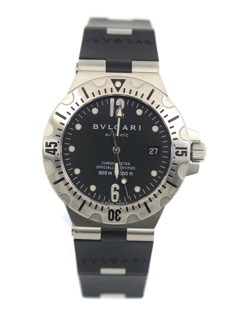 Bvlgari Diagono Scuba 40mm Stainless Steel Automatic Watch: Bvlgari Diagono Scuba 40mm Stainless Steel Automatic Watch Discover the Bvlgari Diagono Scuba Stainless Steel Watch, a perfect blend of luxury and functionality. This exquisite wristwatch features a r