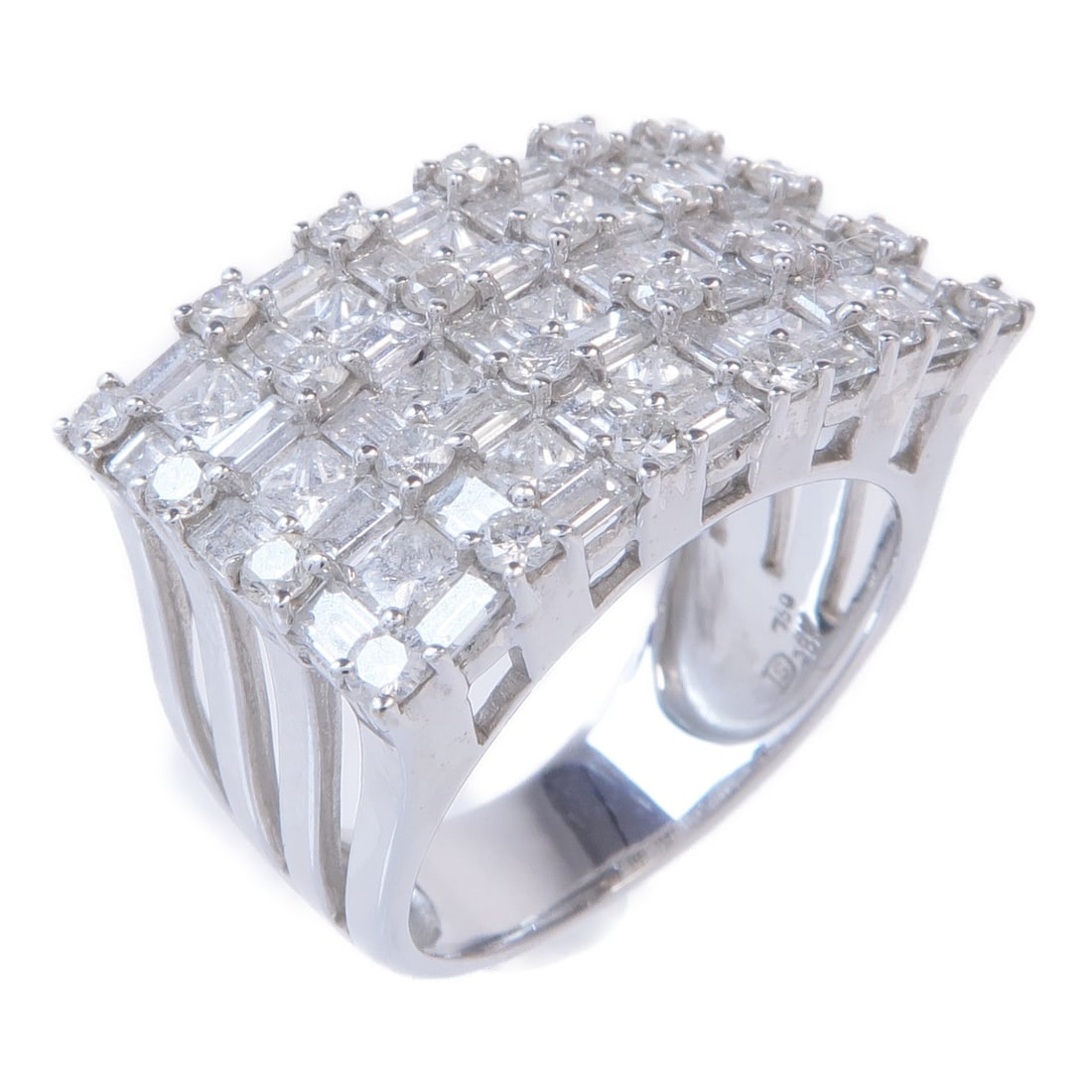 18K White Gold Diamond Ring JEWELRY Size 5.5: 18K White Gold Diamond Ring JEWELRY Size 5.5 A women's diamond ring in 18K white gold, featuring a clear diamond main stone. The ring is size US 5.5 and has a clear color presentation. Condition is li