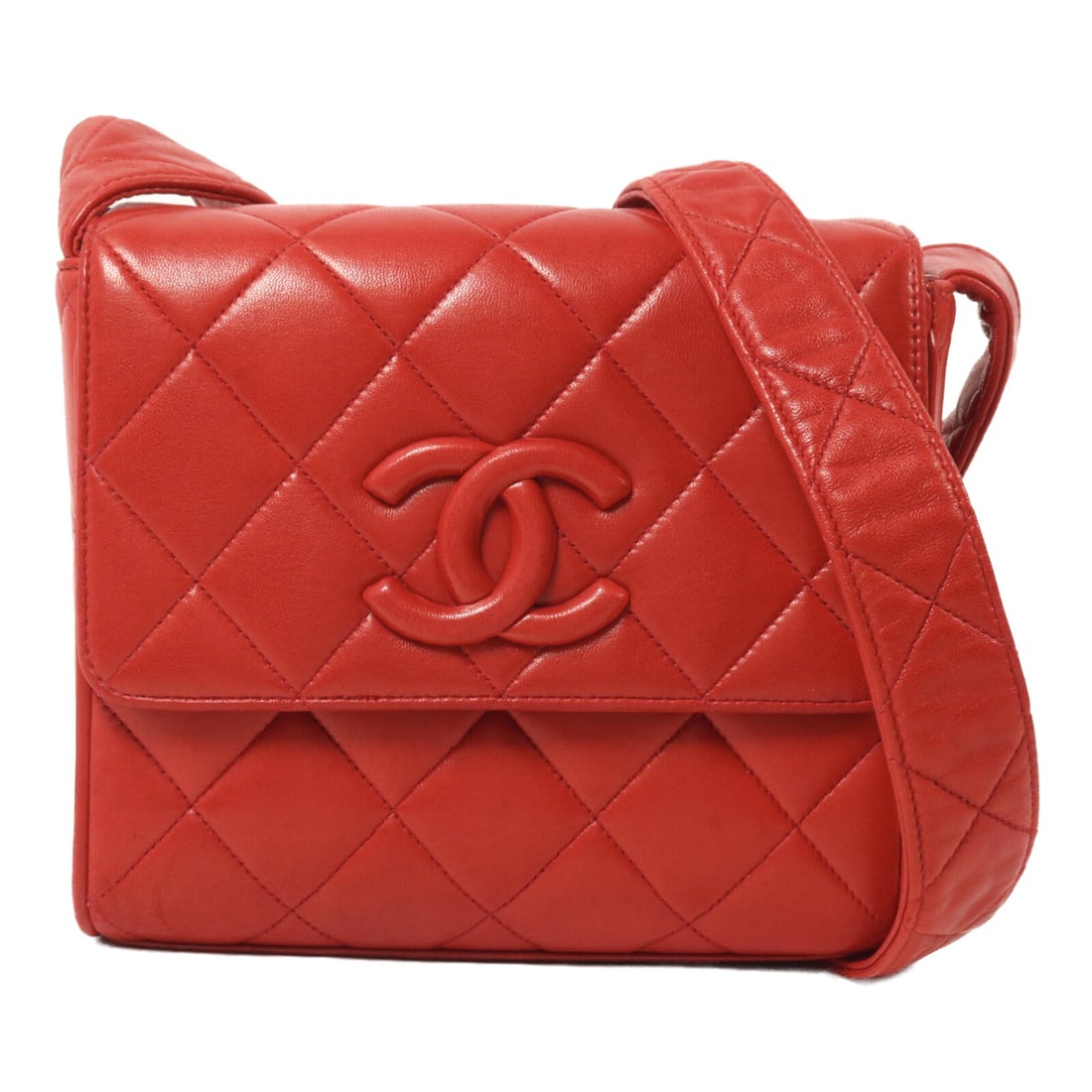 CHANEL CC Flap Shoulder Bag Red Lambskin Quilted Vintage GHW: CHANEL CC Flap Shoulder Bag Red Lambskin Quilted Vintage GHW Vintage quilted flap shoulder bag in red lambskin leather with CC detailing. This women's shoulder bag features a compact structured silhou