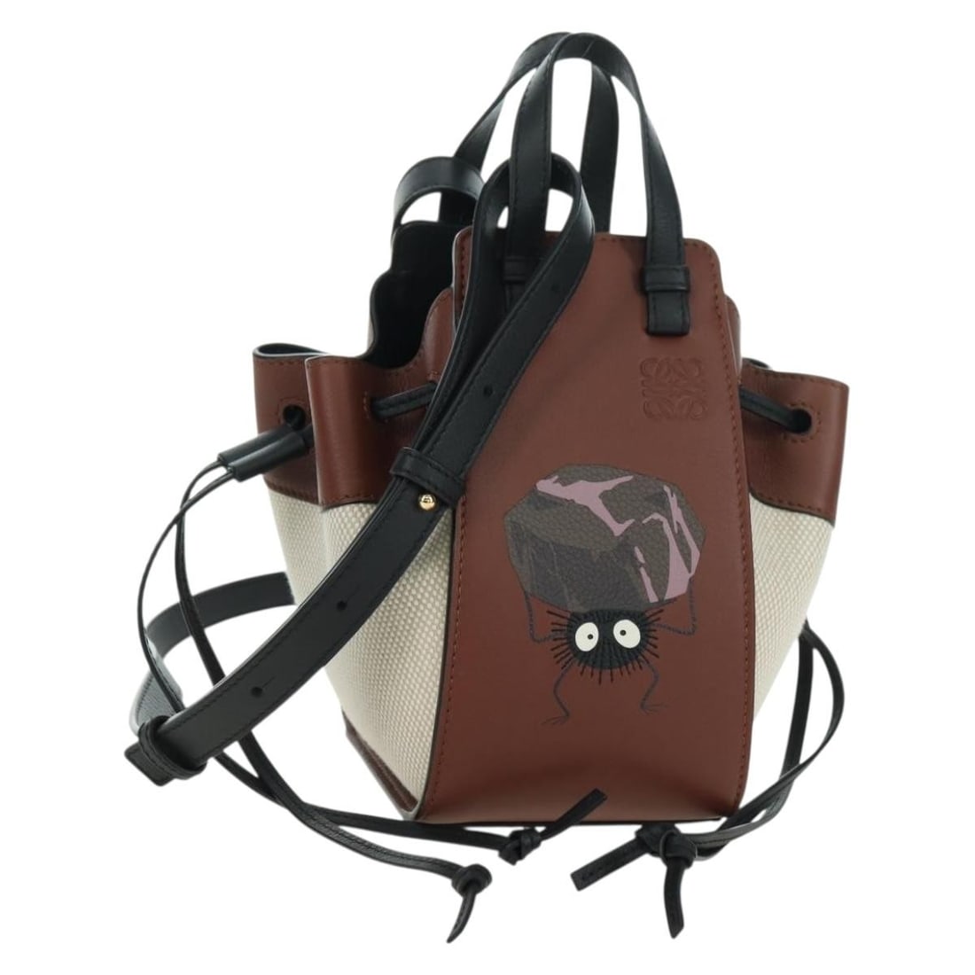 LOEWE Spirited Away Hammock Drawstring Shoulder Bag Brown Canvas: LOEWE Spirited Away Hammock Drawstring Shoulder Bag Brown Canvas LOEWE x Ghibli Spirited Away Hammock Drawstring shoulder bag in brown canvas. This women's bag includes a dust bag and is made in Spain