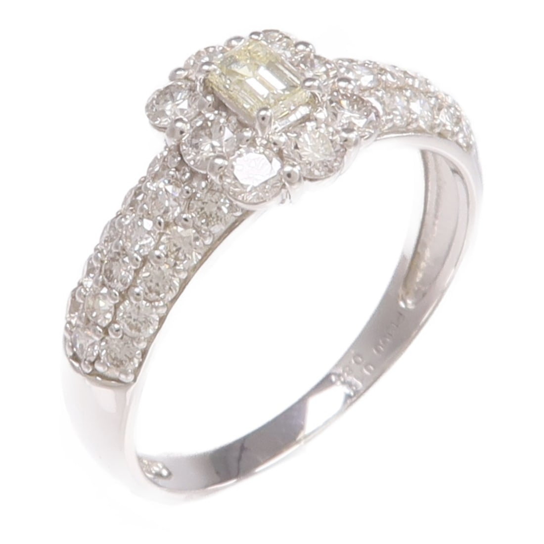 Pt900 Platinum Diamond Ring Women's Size 6.75: Pt900 Platinum Diamond Ring Women's Size 6.75 A women's diamond ring crafted in Pt900 platinum with a clear finish and regular size 6.75. The ring features diamond accents and is described as being in