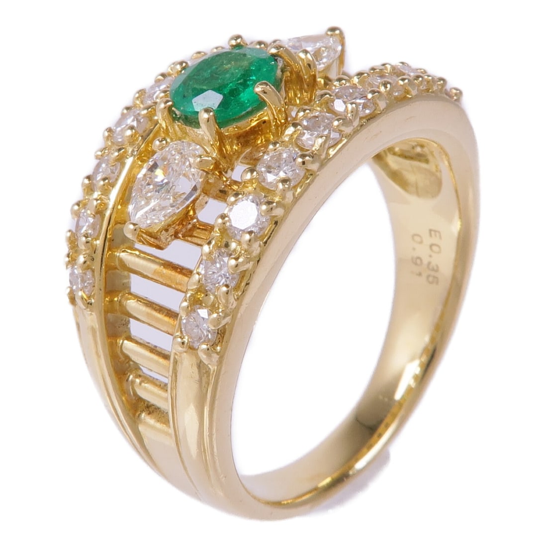 18K Yellow Gold Emerald Diamond Ring Size 7.25: 18K Yellow Gold Emerald Diamond Ring Size 7.25 A women's ring in K18 yellow gold featuring diamond and emerald accents. The ring is size 7.25 and has a ring width of 3-11 mm. It is described as being 