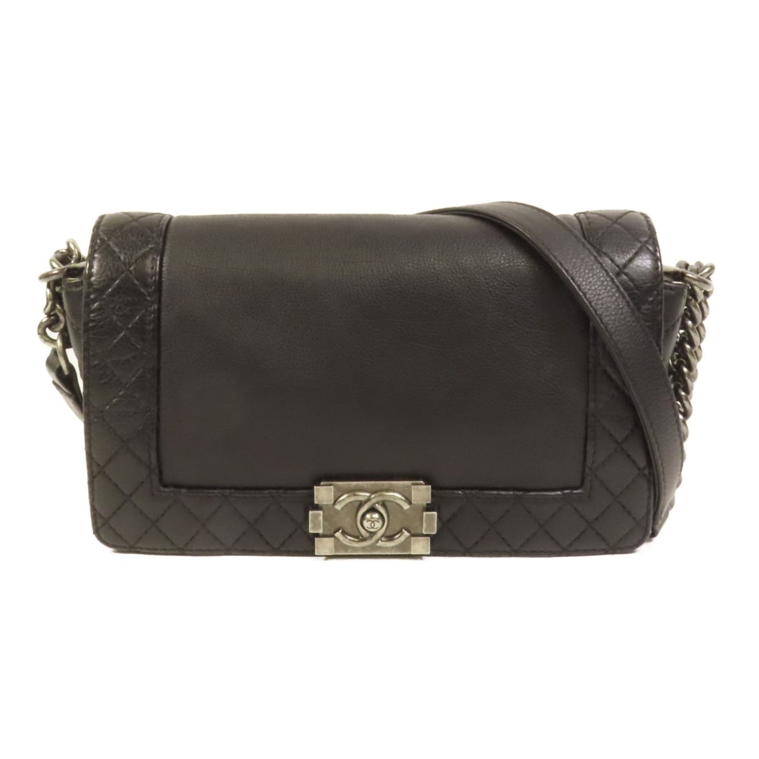 CHANEL Boy 25 CC Shoulder Bag Black Calfskin Chain Strap: CHANEL Boy 25 CC Shoulder Bag Black Calfskin Chain Strap CHANEL CC Boy 25 chain shoulder bag in black calfskin (cowhide) leather. This women's regular-size shoulder bag features a black frame color, a