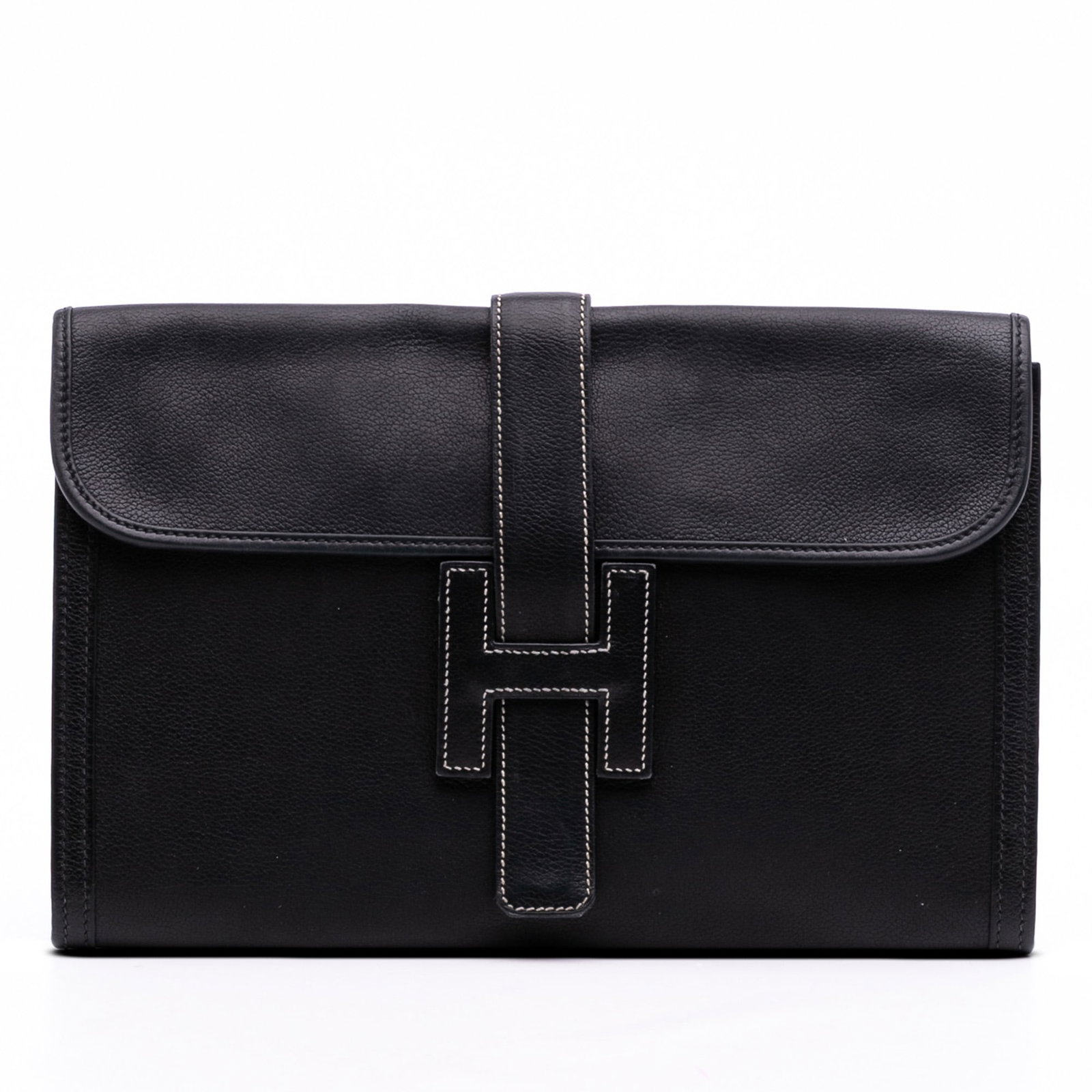 Hermes Evergrain Jige PM Black Leather Clutch Bag: Hermes Evergrain Jige PM Black Leather Clutch Bag The Hermes Evergrain Jige PM clutch bag is a sophisticated accessory crafted from premium leather, featuring a sleek front flap and a slip-through str