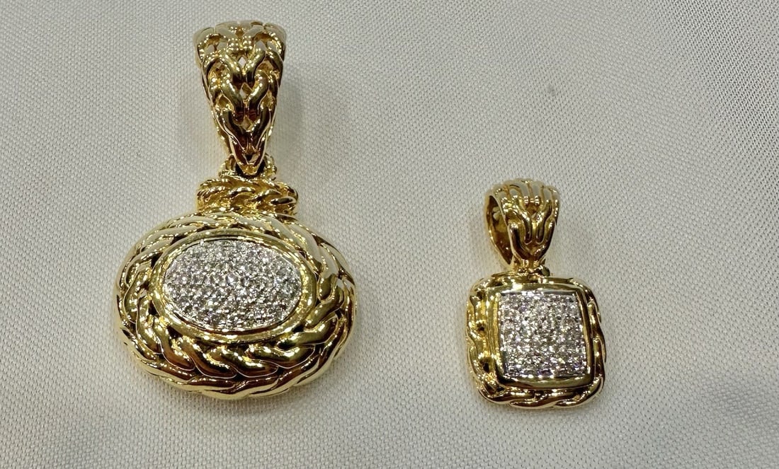 John Hardy 18K Yellow Gold Diamond Pendant Set of 2: John Hardy 18K Yellow Gold Diamond Pendant Set of 2 Discover the elegance of this stunning set of two pendants designed by renowned Canadian artist John Hardy. Crafted from luxurious 18k yellow gold, 