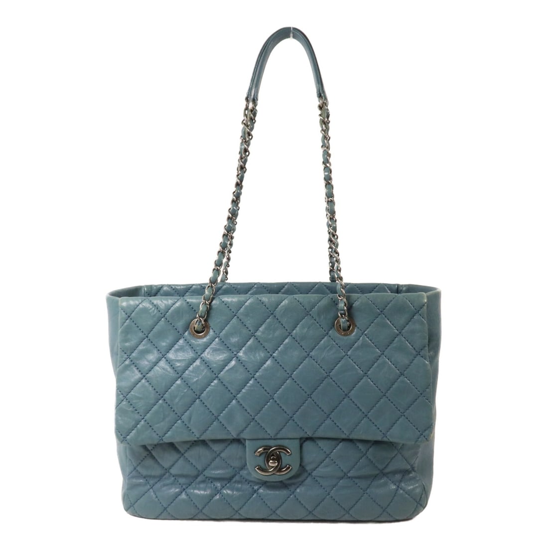 CHANEL CC Blue Calfskin Shoulder Bag with Chain and Silver Tone Hardware: CHANEL CC Blue Calfskin Shoulder Bag with Chain and Silver Tone Hardware Blue Chanel CC chain shoulder bag in calfskin leather with a structured shoulder silhouette and multiple interior and exterior 