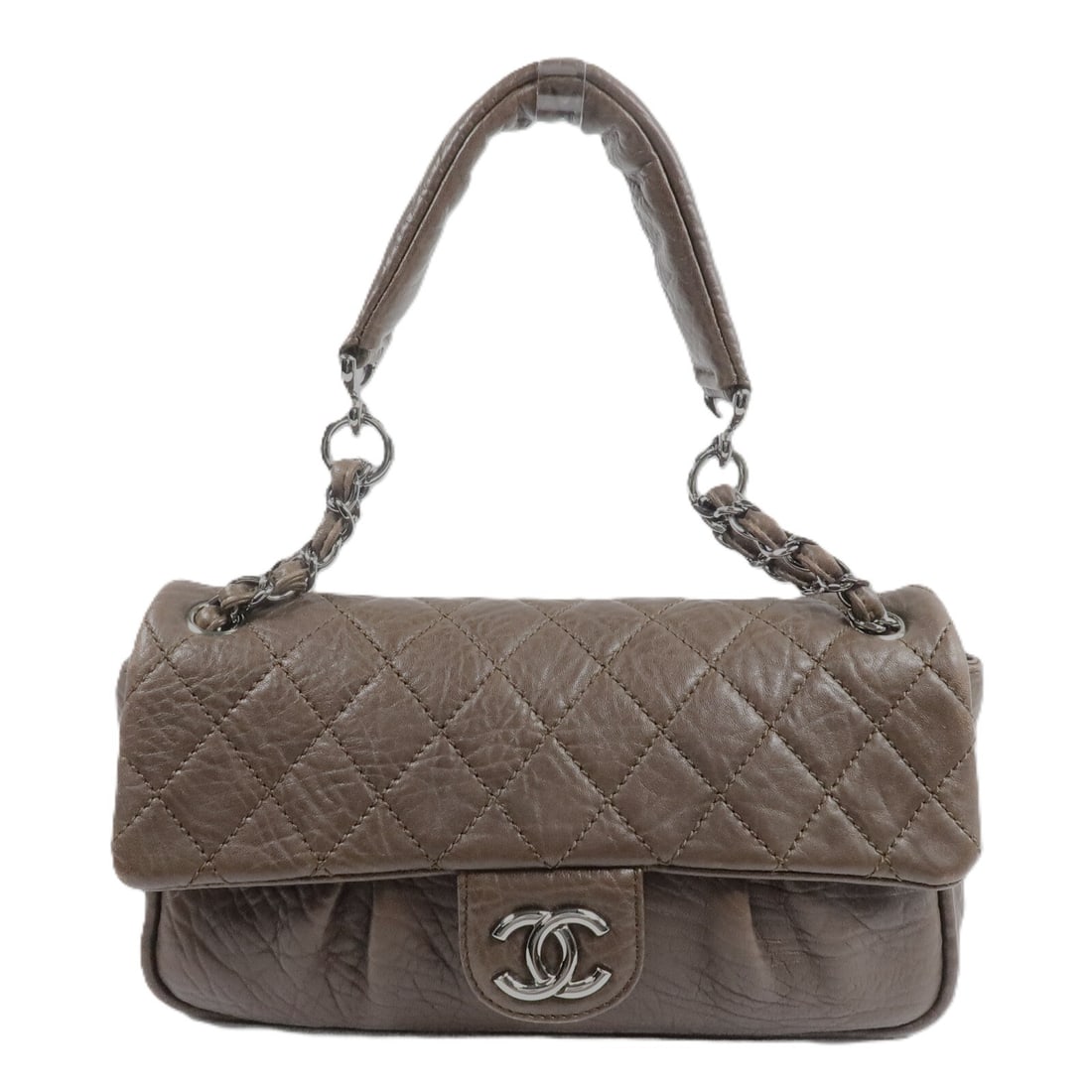CHANEL CC Brown Calfskin Shoulder Bag with Silver Tone Chain: CHANEL CC Brown Calfskin Shoulder Bag with Silver Tone Chain Brown Chanel CC chain shoulder bag in calfskin leather with a magnetic pocket and one interior zip pocket. Made for women, this shoulder ba