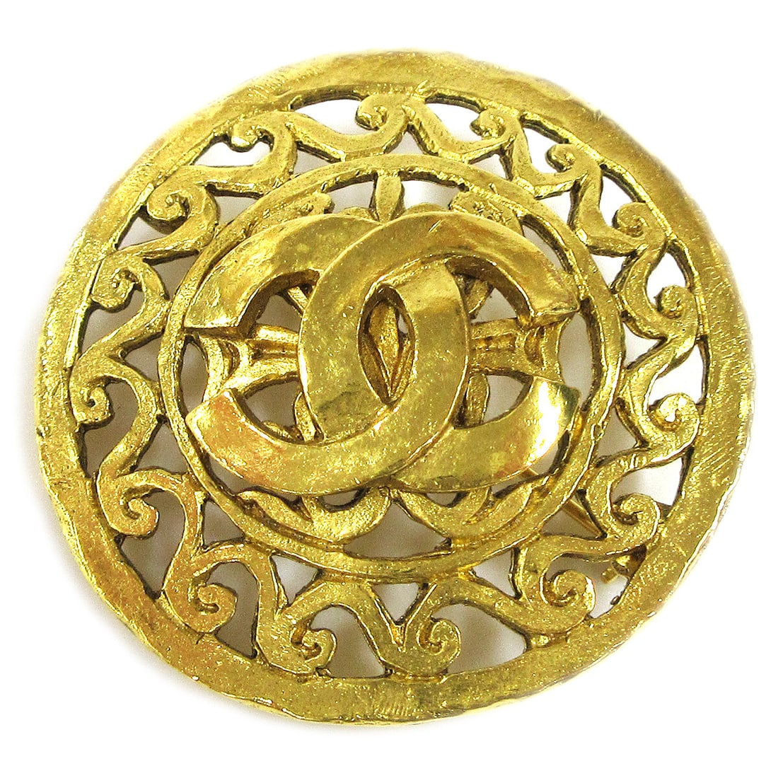Chanel 95A Gold Tone Medallion Brooch with CC Logo: Chanel 95A Gold Tone Medallion Brooch with CC Logo Gold-tone Chanel medallion brooch pin with the CC logo at the center and an intricate circular design. Made in France, this piece is marked 95A and s