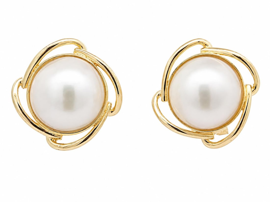 Unbranded 14k Yellow Gold Mabe Pearl Drop Earrings Omega Closure: Unbranded 14k Yellow Gold Mabe Pearl Drop Earrings Omega Closure Vintage open frame button earrings crafted in solid 14k yellow gold and set with two genuine cultured mabe pearls. These pierced earrin