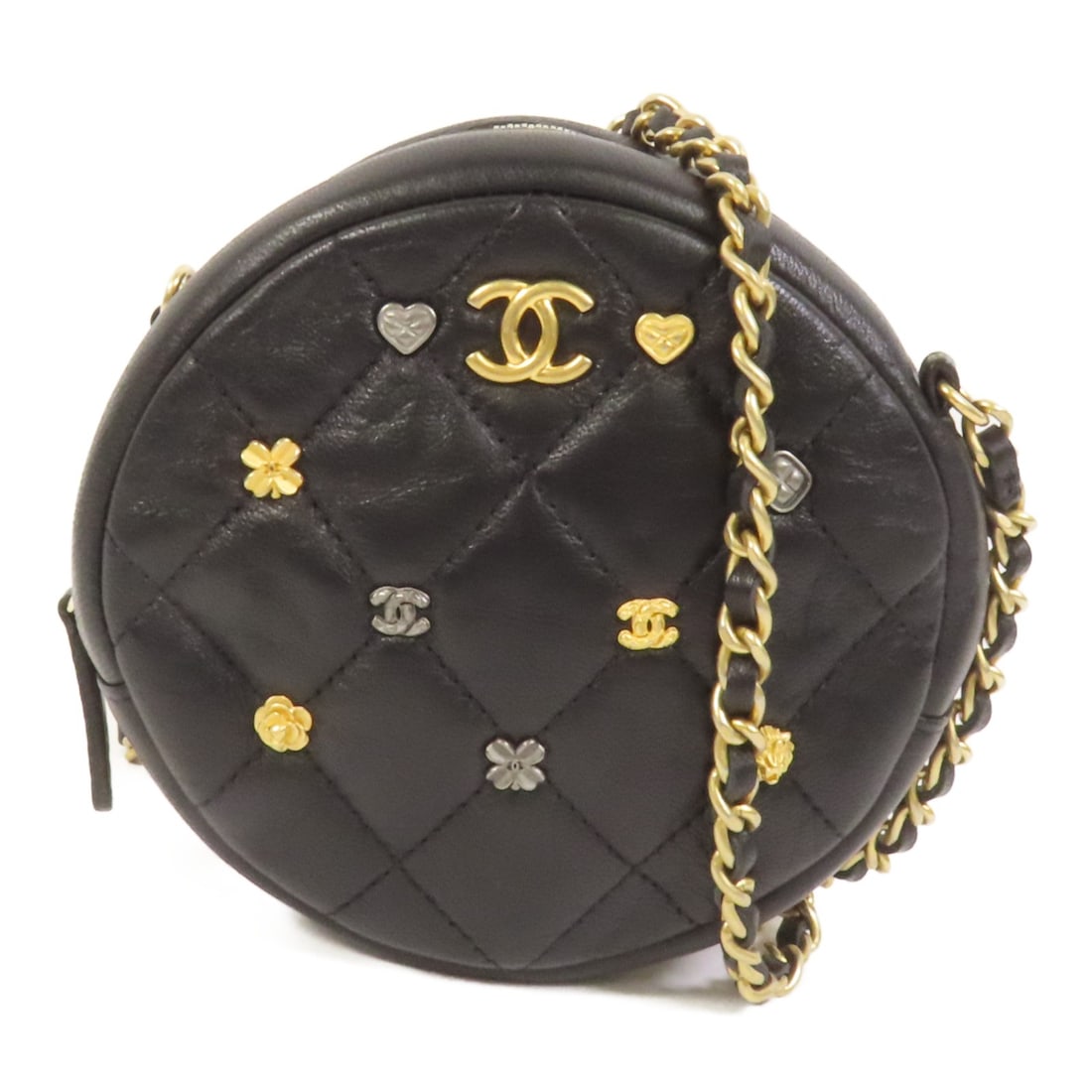 CHANEL A81620 CC Chain Shoulder Bag Black Lambskin: CHANEL A81620 CC Chain Shoulder Bag Black Lambskin A CHANEL CC chain shoulder bag in black lambskin leather, model A81620. It features gold-tone hardware, a chain shoulder strap, and a compact silhoue