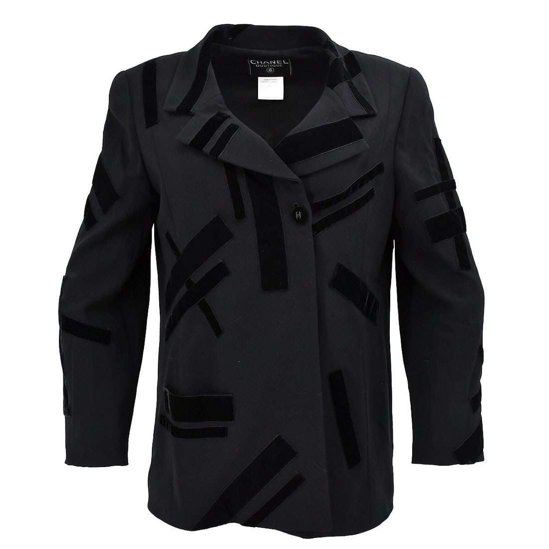 CHANEL 98A black wool long sleeve jacket size 40: CHANEL 98A black wool long sleeve jacket size 40 Vintage Chanel single-breasted jacket in black wool with a collared design and long sleeves. This women's jacket has a regular fit and features two ext