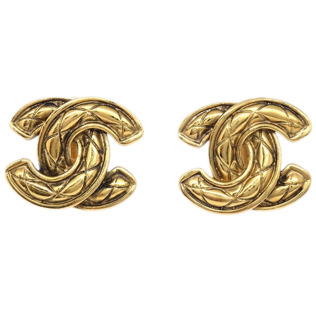 Chanel CC Clip-On Earrings Gold Plated Quilted 2459: Chanel CC Clip-On Earrings Gold Plated Quilted 2459 Clip-on Chanel CC logo earrings in gold-plated metal, made in France. These earrings feature the iconic quilted CC design and show discoloration con