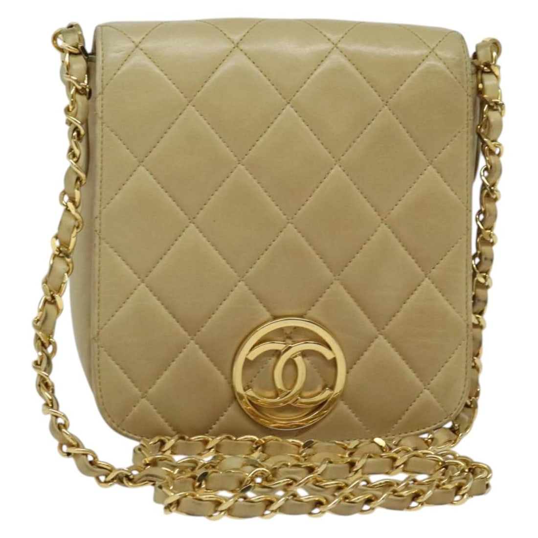 Chanel Vintage CC Flap Bag Beige Quilted Lambskin: Chanel Vintage CC Flap Bag Beige Quilted Lambskin This Chanel Vintage CC Chain Flap Bag is crafted from quilted beige lambskin leather and features the iconic CC logo and chain strap. Designed for wom