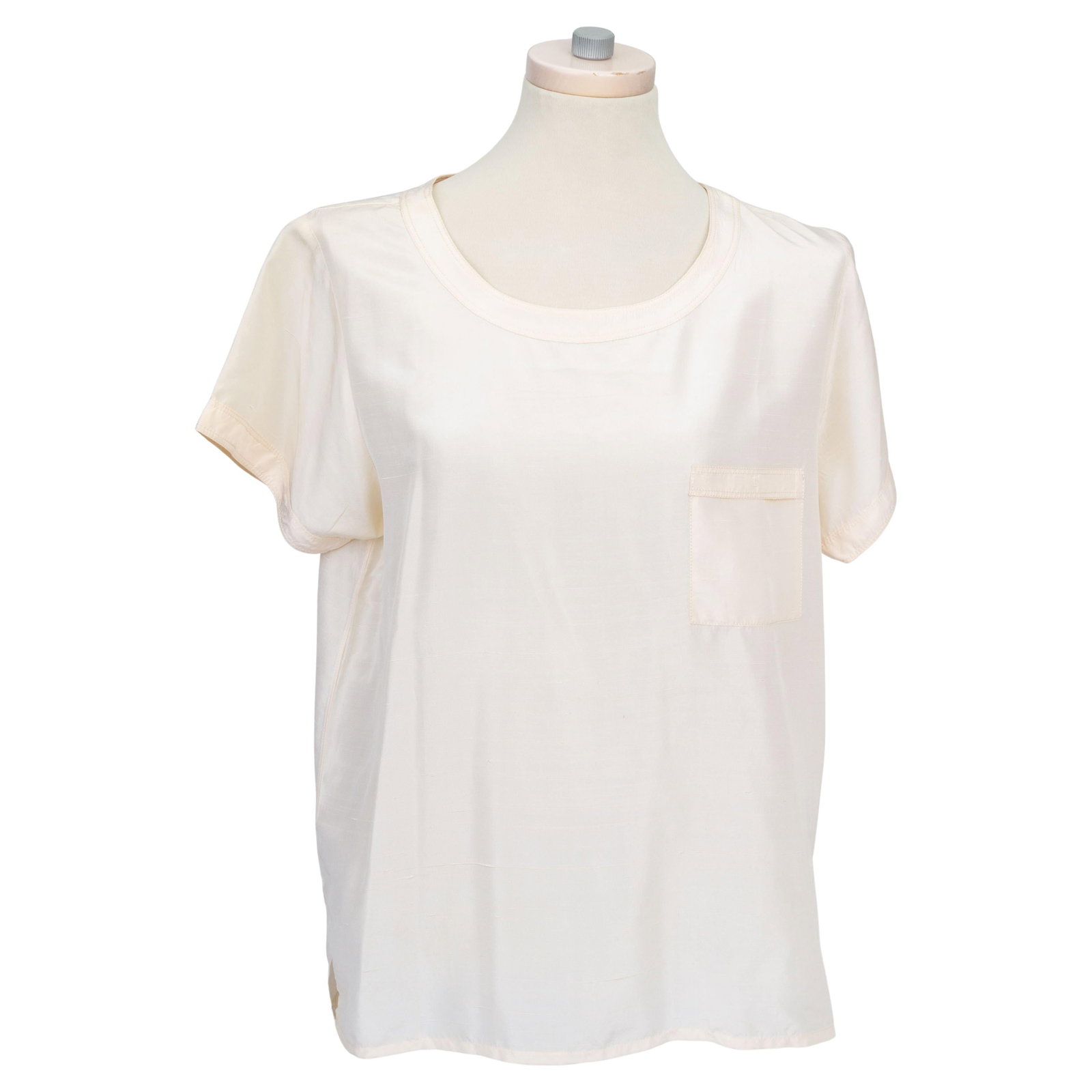 Chanel Silk Short Sleeve Cream Shirt French Size 42: Chanel Silk Short Sleeve Cream Shirt French Size 42 This Chanel cream short sleeve blouse is crafted from 100% silk and features a loose fit for comfort and style. Designed in a French size 42 (US lar