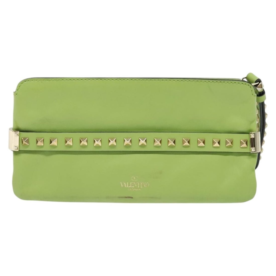 Green Leather Wristlet Valentino Garavani Rockstud: Green Leather Wristlet Valentino Garavani Rockstud Valentino Garavani Rockstud Wristlet in green leather, made in Italy. This female wristlet measures 26 cm x 14 cm x 1 cm and is offered in fair condi