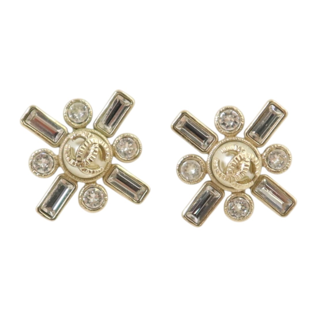 CHANEL B19 S CC Pierced Earrings White and Gold PVC Metal: CHANEL B19 S CC Pierced Earrings White and Gold PVC Metal CHANEL pierced earrings in a white and gold color combination, made from metal and PVC. The design is CC style and the item is for women. The 