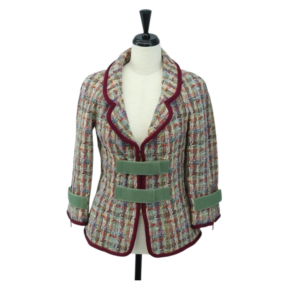 CHANEL CC Tweed Wool Women's Multicolor Jacket France: CHANEL CC Tweed Wool Women's Multicolor Jacket France Authentic CHANEL women's tweed jacket in multicolor wool. Made in France, this jacket shows reasonable wear and tear with slight rubbing to the su
