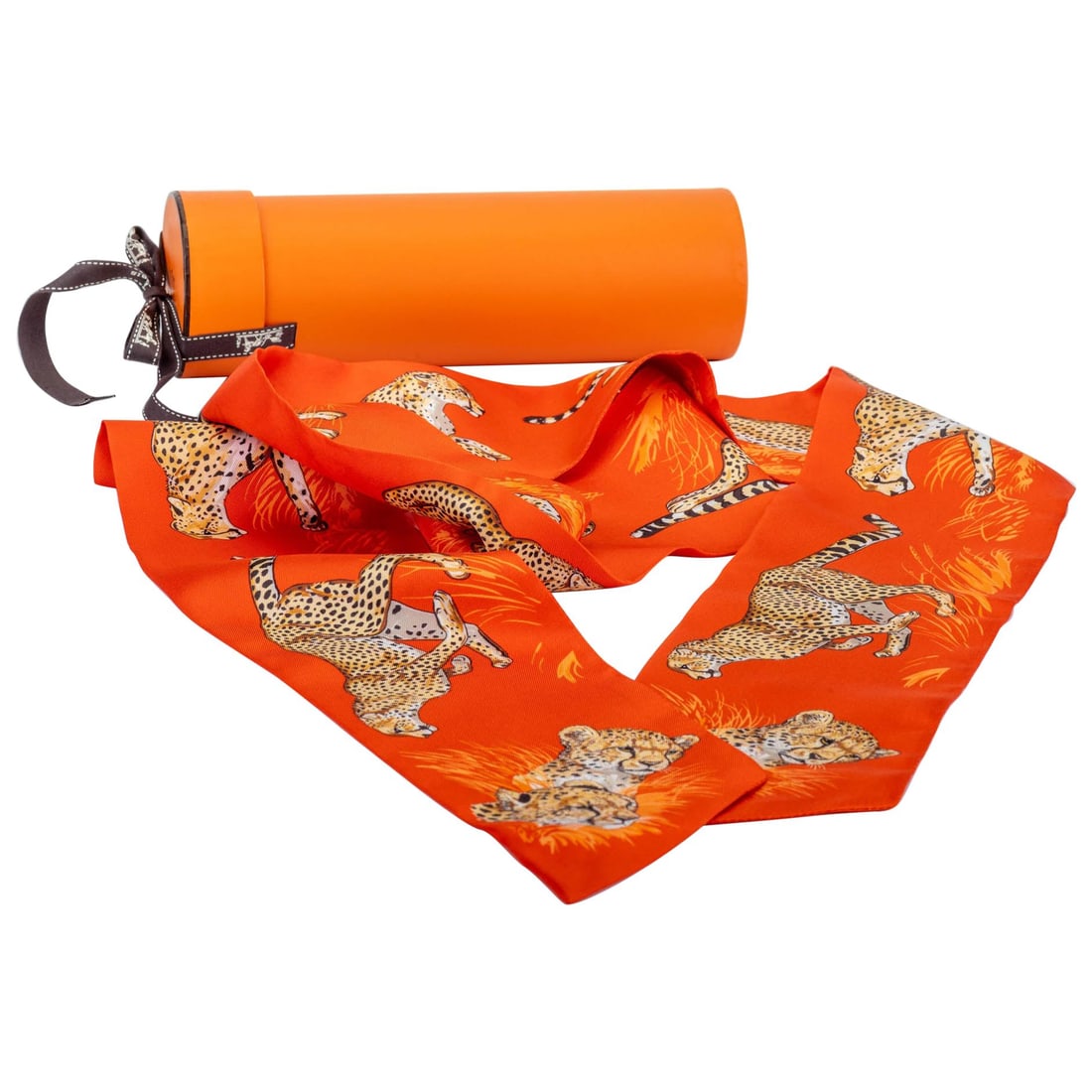 Hermes Orange Guepards Maxi Twilly Silk Scarf New in Box: Hermes Orange Guepards Maxi Twilly Silk Scarf New in Box Discover the elegance of the Hermes Orange Guepards Maxi Twilly, a stunning accessory crafted from 100% silk. This exquisite scarf features a c