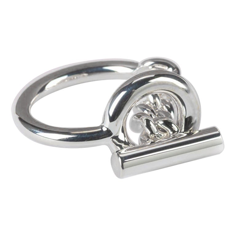 Hermes Croisette GM sterling silver ring size 8: Hermes Croisette GM sterling silver ring size 8 Hermes GM Croisette ring crafted in sterling silver with a large bar-and-ring motif accented by chain links integrated into the band. Includes the
