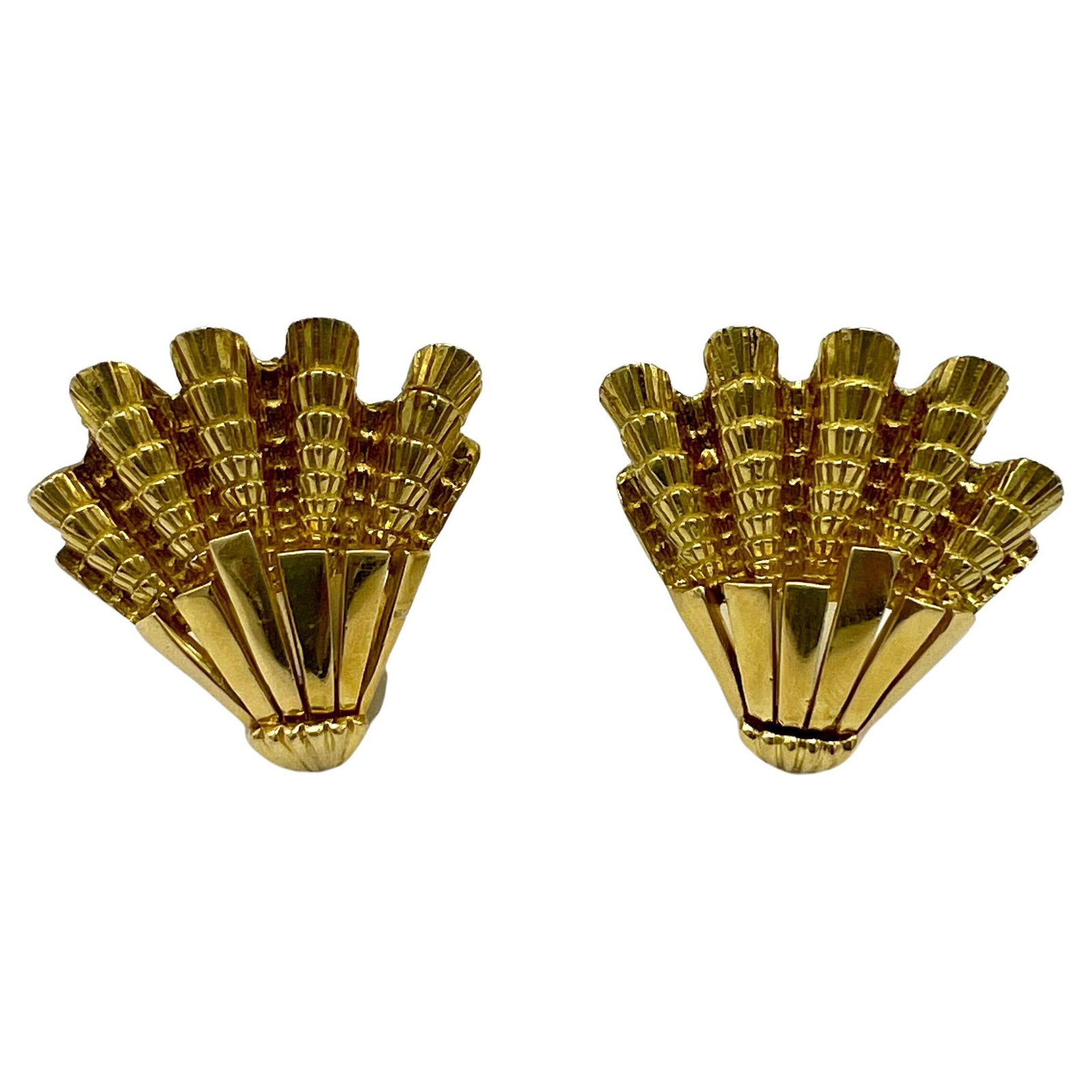David Webb 18k Yellow Gold Shell Clip On Earrings Pair: David Webb 18k Yellow Gold Shell Clip On Earrings Pair A pair of vintage David Webb shell earrings from the 1980s, crafted in 18k yellow gold. The design features a polished bottom, a ribbed textured 
