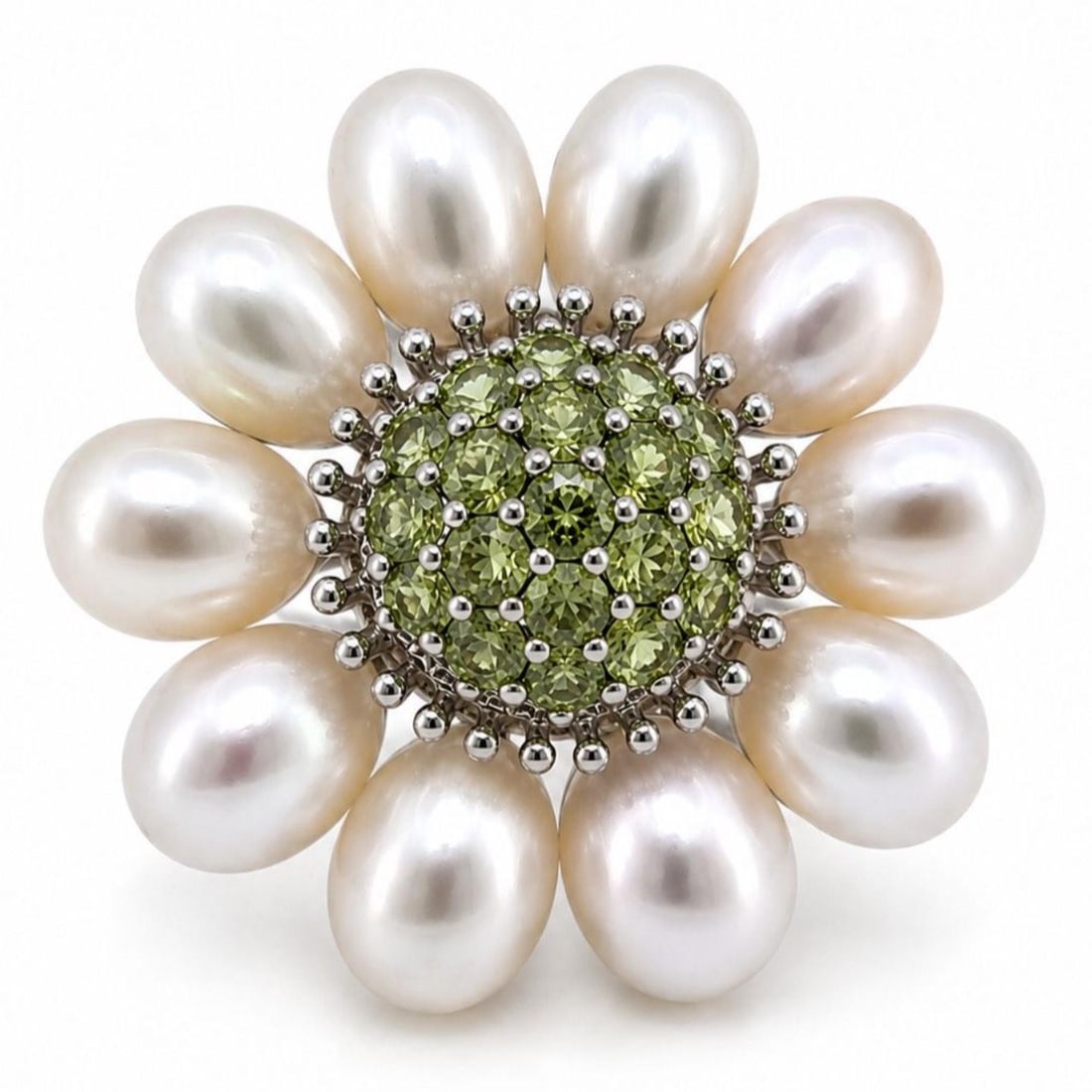 18K White Gold Brooch Pendant with Peridot and Freshwater Pearls: 18K White Gold Brooch Pendant with Peridot and Freshwater Pearls Elegant and versatile brooch/pendant crafted in 18K white gold, accented with approximately 5.00 ct of green peridot and 10 fresh-water