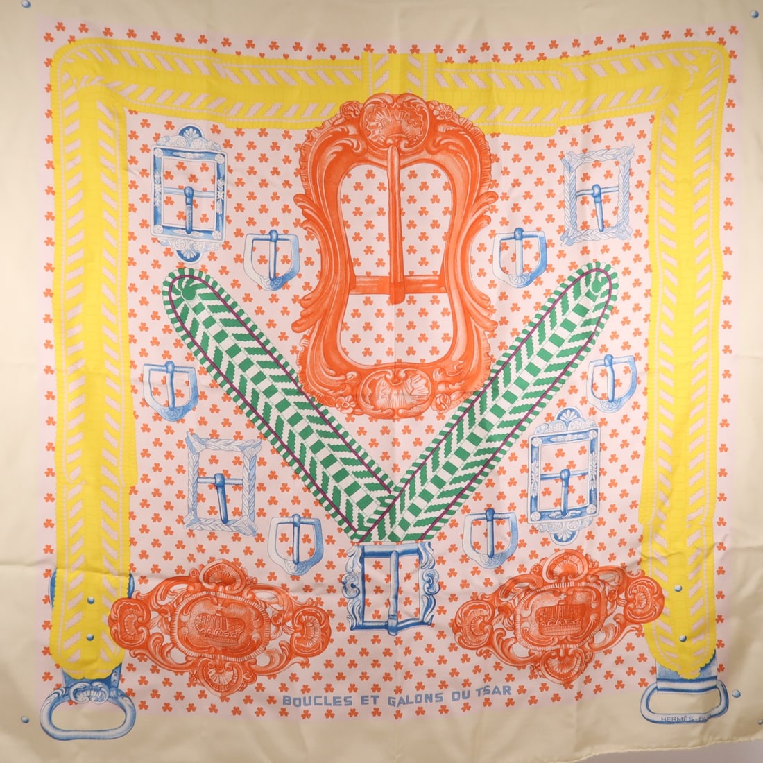 Hermes Silk Scarf 90x90 Multicolor France: Hermes Silk Scarf 90x90 Multicolor France Hermes silk scarf in multicolor and beige, designed in a regular women's size. Made in France, this 90 cm x 90 cm scarf is listed in very good AB condition. A