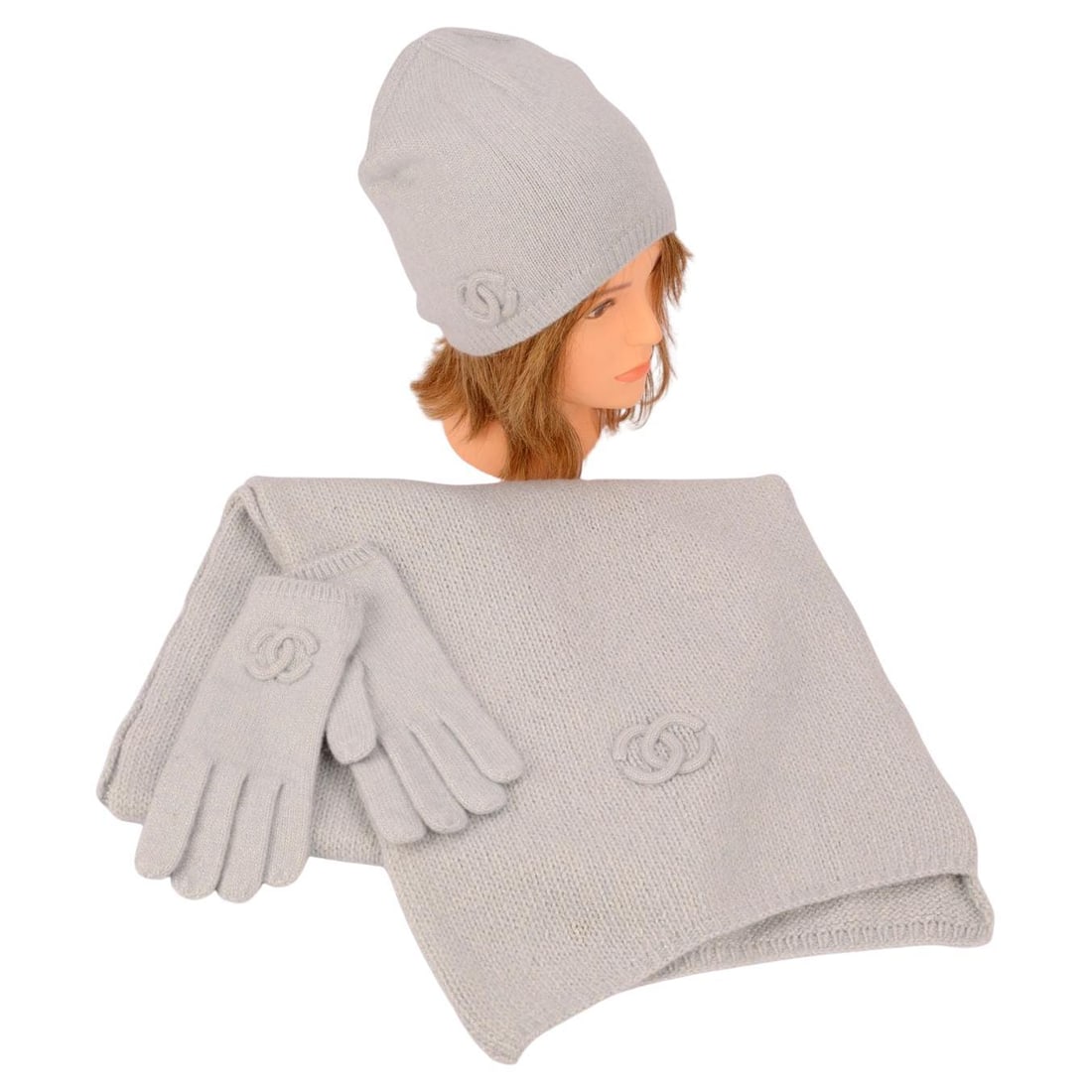 Chanel Grey Cashmere Knit Hat Gloves Scarf Set Italy: Chanel Grey Cashmere Knit Hat Gloves Scarf Set Italy Elevate your winter wardrobe with this exquisite Chanel accessory set, featuring a cozy hat, a stylish scarf, and elegant gloves, all in a chic gre