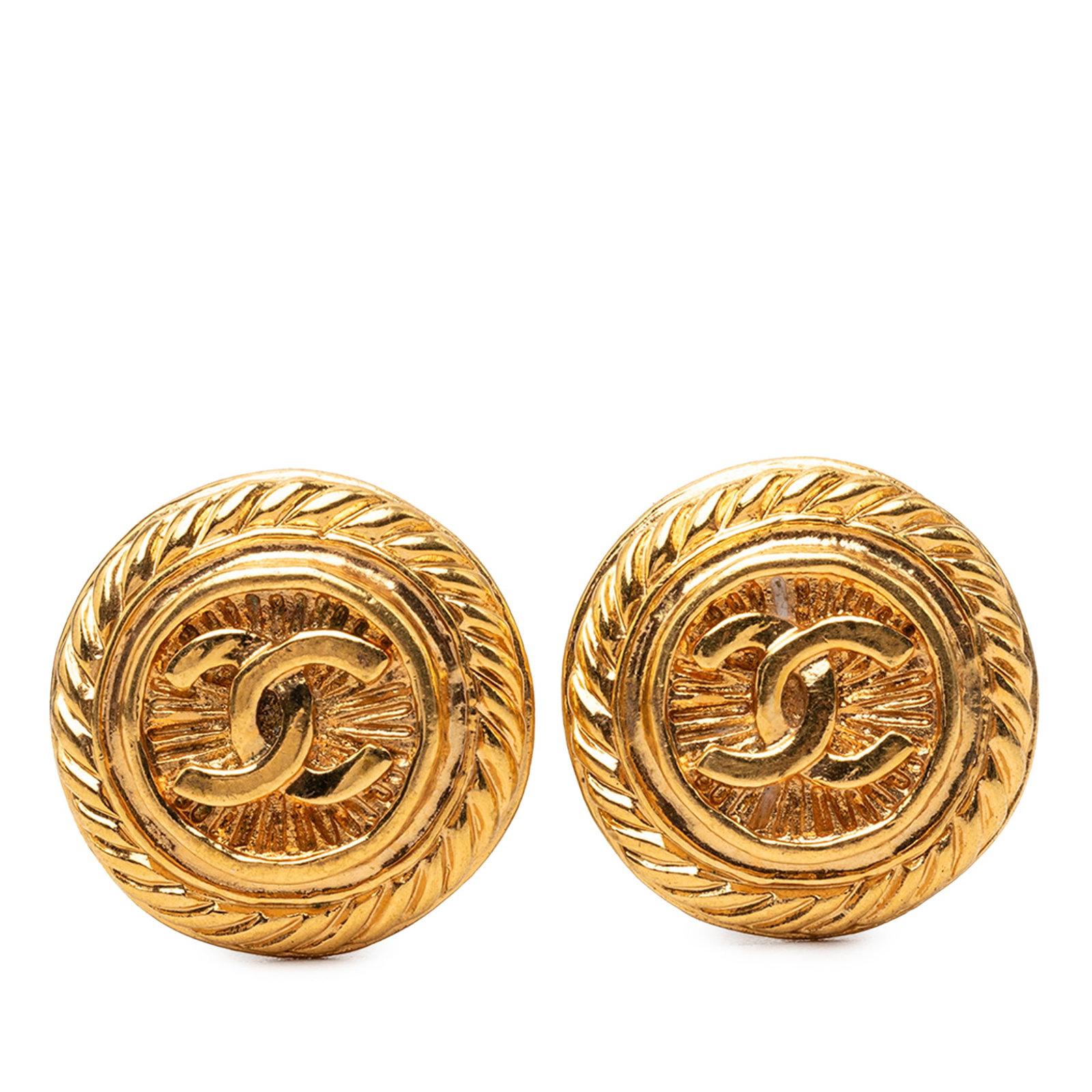 Chanel CC Round Clip On Earrings Gold Tone Metal: Chanel CC Round Clip On Earrings Gold Tone Metal Gold-tone Chanel clip-on earrings with a round CC design. Made of metal and originating from France, these costume earrings measure 2.50 cm in length a