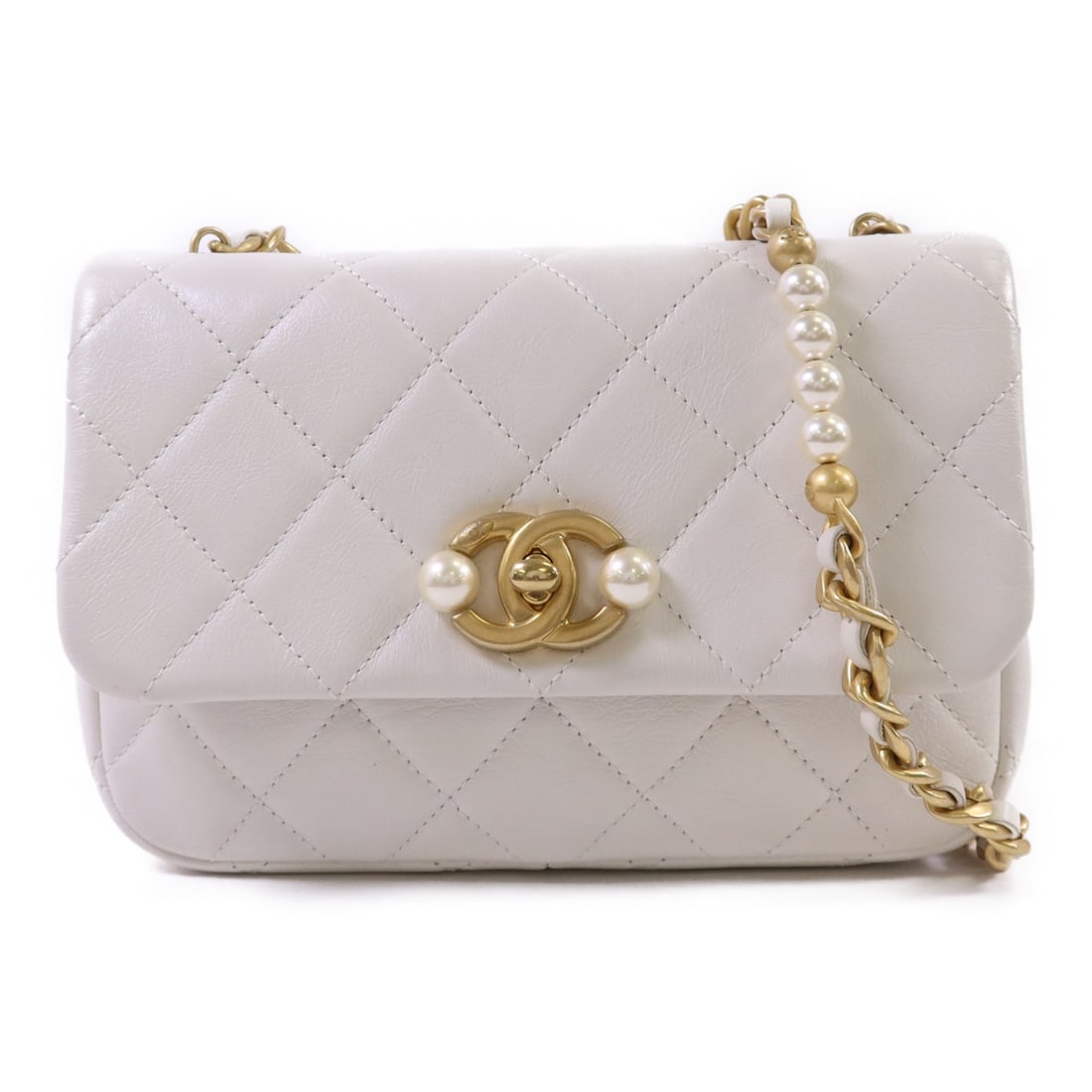 CHANEL CC White Calfskin Shoulder Bag with Hologram Sticker: CHANEL CC White Calfskin Shoulder Bag with Hologram Sticker Chanel CC shoulder bag in white calfskin leather with a turn-lock closure and an interior zip pocket. Includes storage bags and a hologram s
