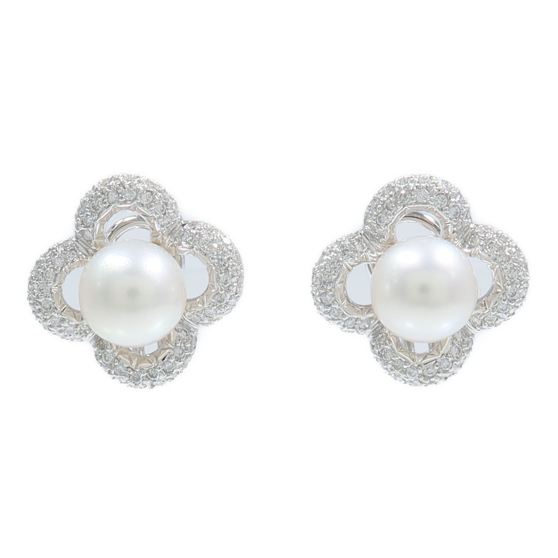 18K White Gold Pearl Diamond Pierced Earrings 0.84ct: 18K White Gold Pearl Diamond Pierced Earrings 0.84ct Pair of pierced earrings featuring pearl and diamond accents in 18K white gold. Designed for women, this jewelry piece is presented in very good co