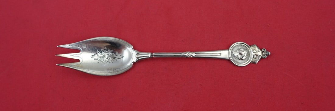 Gorham Medallion Sterling Silver Terrapin Fork 6 1/4" Engraved Design: Gorham Medallion Sterling Silver Terrapin Fork 6 1/4" Engraved Design This exquisite terrapin fork from the renowned Medallion pattern by Gorham features a beautiful engraved design above the tines. C