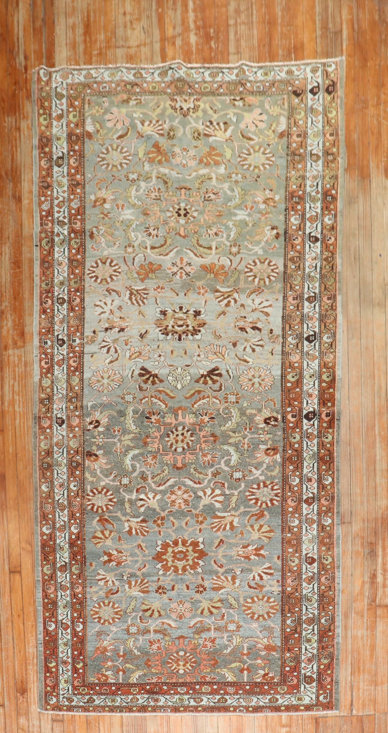 4' 9" x 9' 9" Persian Malayer Rug early 20th century: 4' 9" x 9' 9" Persian Malayer Rug early 20th century Early 20th century Persian Malayer rug with an intricate floral pattern and detailed border. This pre-owned piece is identified as a Malayer rug an