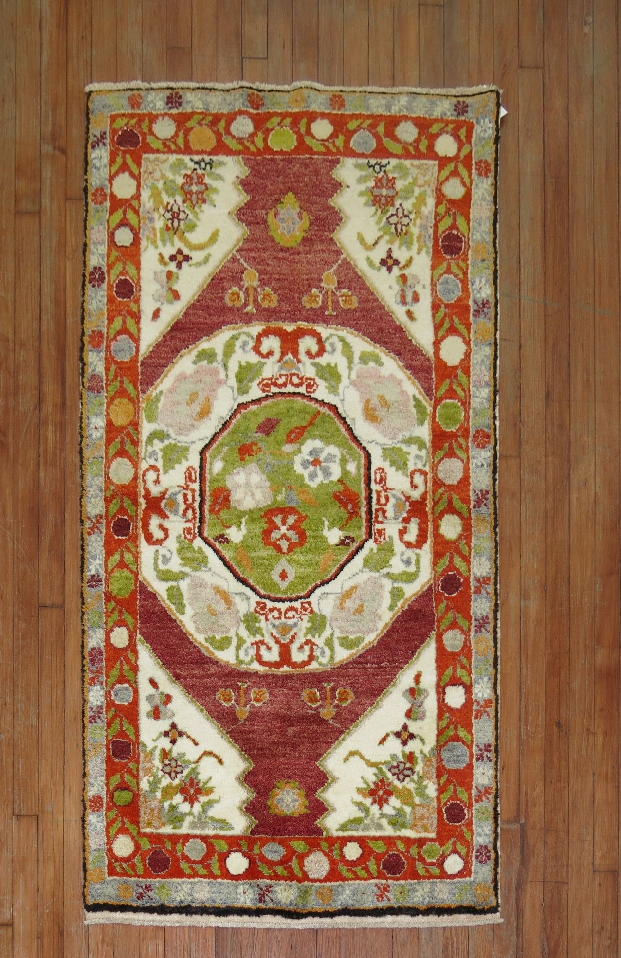 3' 2" x 5' 7" Small Oushak Turkish Throw Rug: 3' 2" x 5' 7" Small Oushak Turkish Throw Rug One-of-a-kind vintage Turkish throw rug with a plush pile and Oushak design. This small pre-owned rug offers a classic decorative look for a variety of int