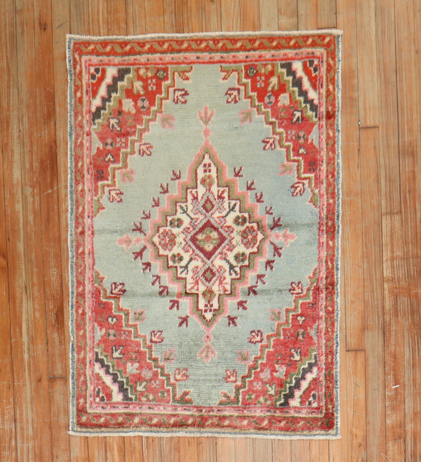 2' 9" x 3' 9" Turkish Oushak Scatter Rug: 2' 9" x 3' 9" Turkish Oushak Scatter Rug Vintage Turkish Oushak scatter rug from the early 20th century. This pre-owned square-size rug is identified as a small Oushak. Specifications Title: Vintage T