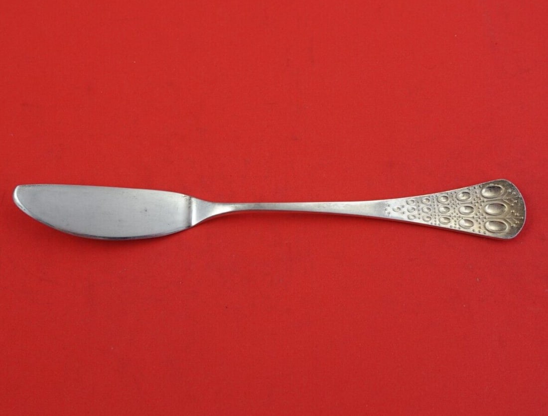 Rosenthal Romance Sterling Silver Fish Knife 7.5 Inch Flat Handle: Rosenthal Romance Sterling Silver Fish Knife 7.5 Inch Flat Handle Enhance your dining experience with this exquisite fish knife from the Romance pattern by Rosenthal. Crafted entirely from sterling si