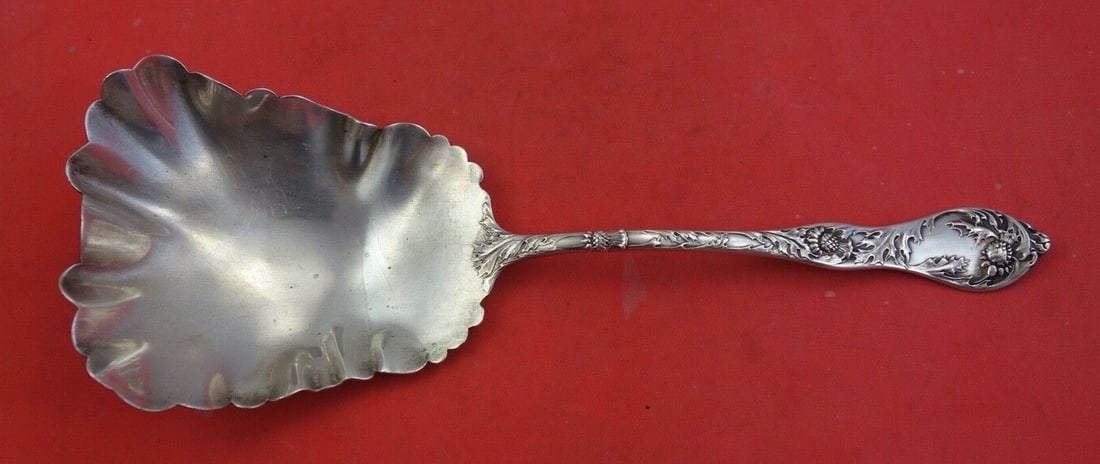 Blackinton Thistle Sterling Silver Fluted Cracker Scoop 9.5": Blackinton Thistle Sterling Silver Fluted Cracker Scoop 9.5" Introducing the Thistle Cracker Scoop by Blackinton, a stunning piece crafted from sterling silver. This fluted scoop, measuring 9 1/2 inch