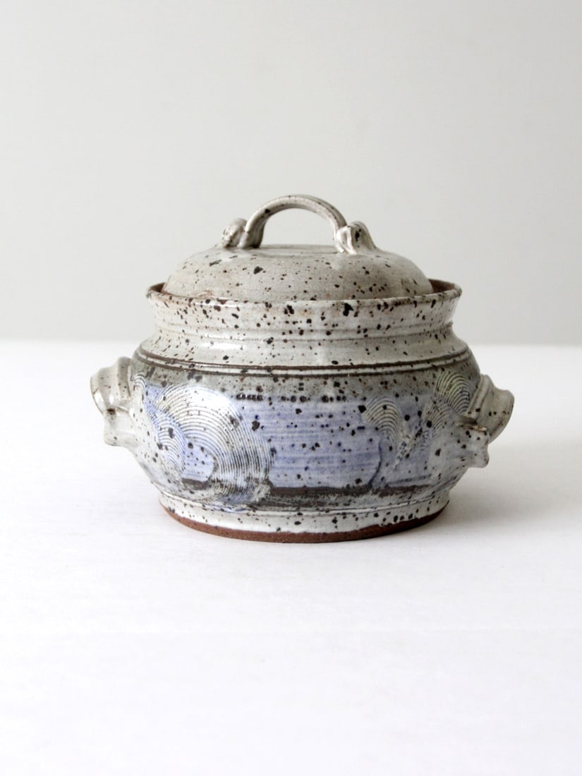 Hand Thrown Studio Pottery Casserole with Lid and Side Handles: Hand Thrown Studio Pottery Casserole with Lid and Side Handles This vintage studio pottery casserole is expertly hand-thrown, showcasing a beautifully speckled glaze in earthy tones of gray, white, an