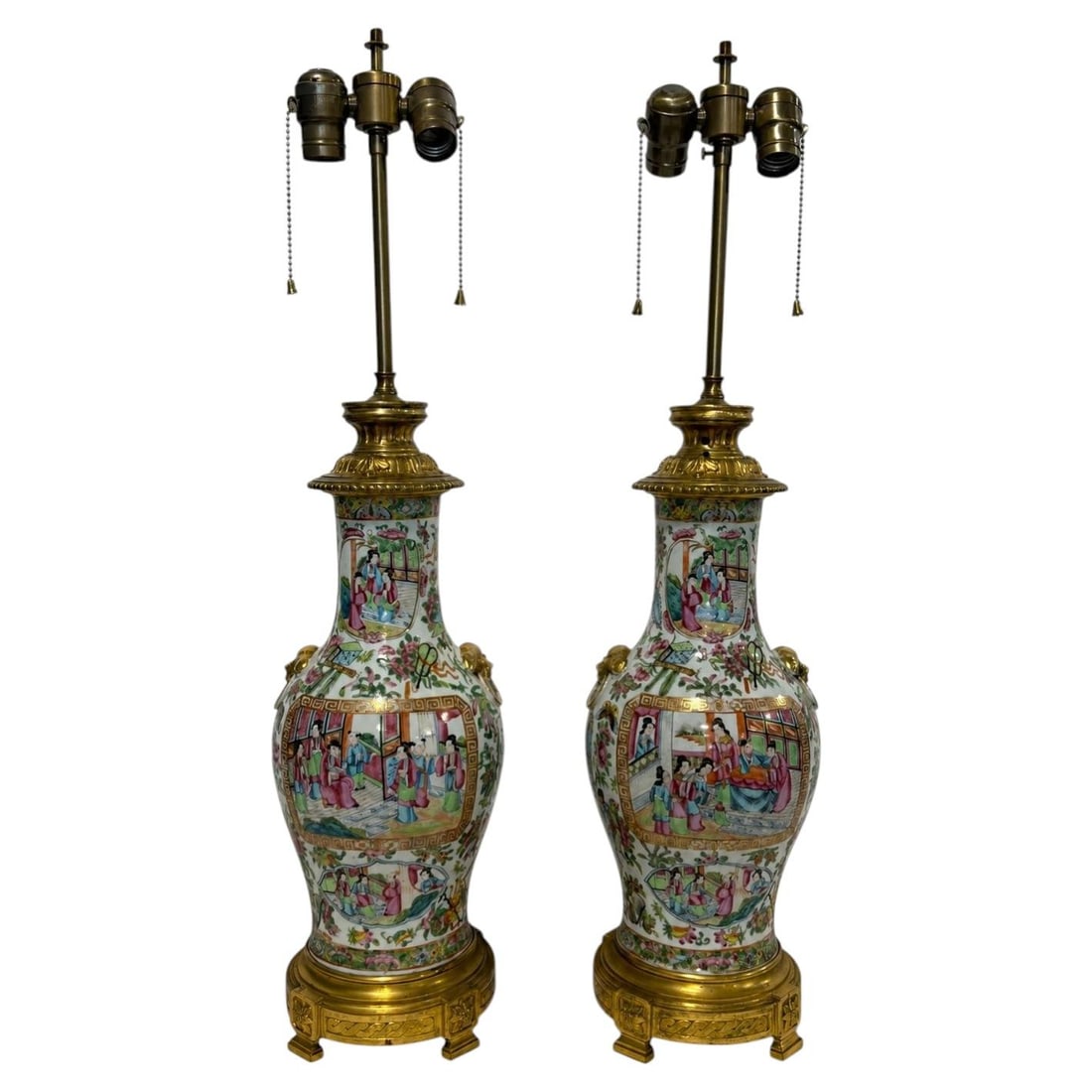Set of 2 Chinese Export Porcelain Lamps with Gilt Bronze Mounts (1 of 12)
