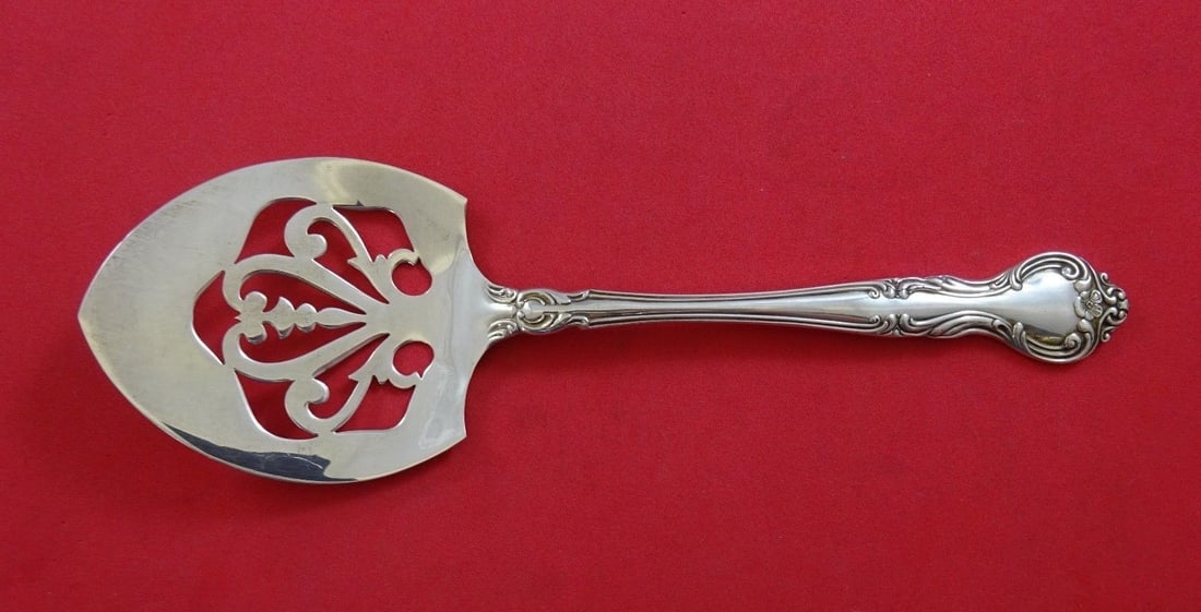 Manchester Amaryllis Sterling Silver Tomato Server 8 1/8": Manchester Amaryllis Sterling Silver Tomato Server 8 1/8" Sterling silver tomato server in the Amaryllis pattern by Manchester. This serving piece is post-1940 and made in the United States. It is not