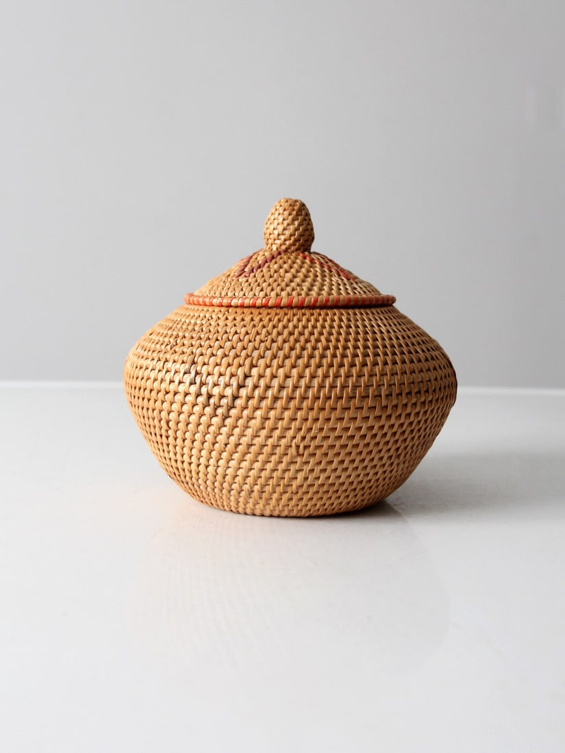 Vintage Rattan Woven Storage Basket with Lid Red Burgundy Accents (1 of 7)