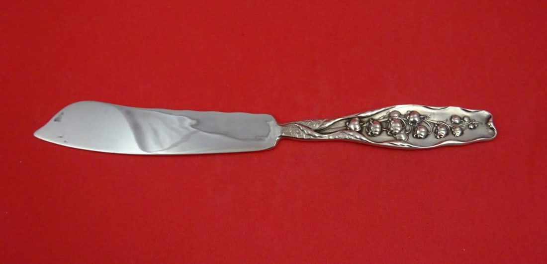 Fish Knife Sterling Silver Lily of the Valley Pattern by Whiting 8 1/4 Inch: Fish Knife Sterling Silver Lily of the Valley Pattern by Whiting 8 1/4 Inch This is a Whiting sterling silver fish knife featuring the Lily of the Valley pattern. Crafted in the United States between 