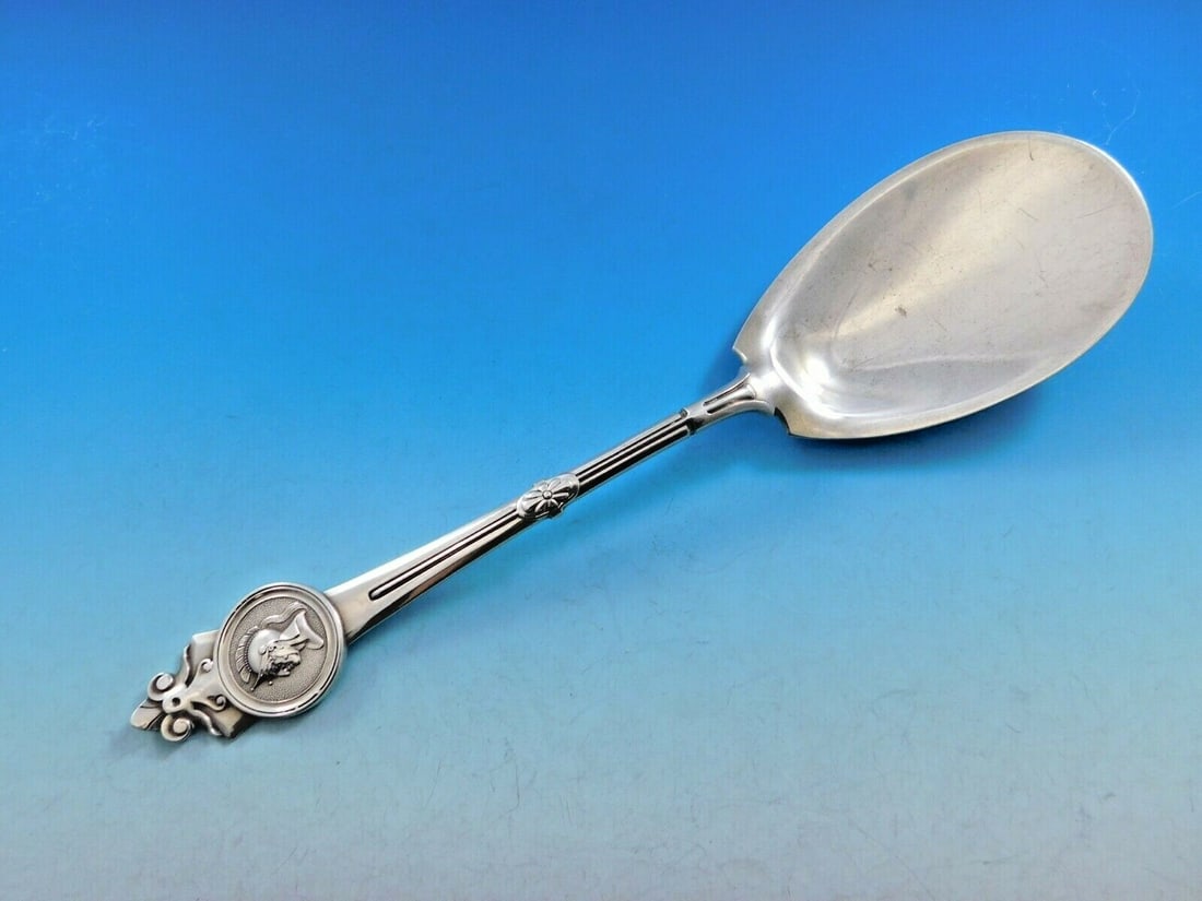 Gorham Medallion Sterling Silver Oyster Server 9.5 Antique Vintage: Gorham Medallion Sterling Silver Oyster Server 9.5 Antique Vintage This exquisite antique sterling silver oyster server, measuring 9 1/2 inches, is a stunning example from Gorham's Medallion pattern. 