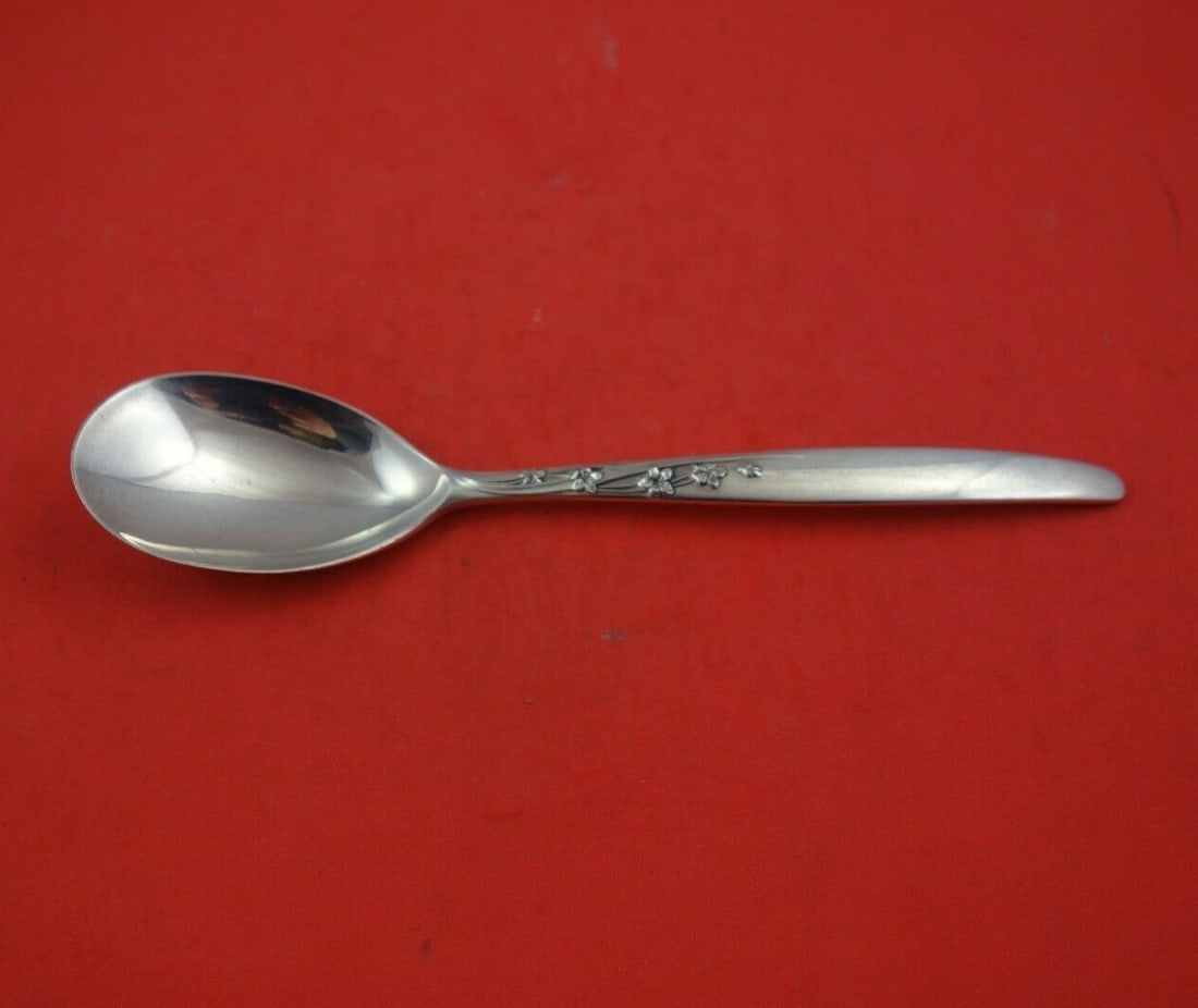 Lunt Sterling Silver Serving Spoon Summer Song Ovoid 8 1/4: Lunt Sterling Silver Serving Spoon Summer Song Ovoid 8 1/4 This exquisite serving spoon, crafted by Lunt, features a beautiful ovoid shape and is made of high-quality sterling silver. The spoon measur