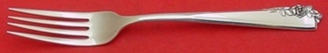 Lunt Garnet Rose Sterling Silver Dinner Fork 7 1/2": Lunt Garnet Rose Sterling Silver Dinner Fork 7 1/2" Sterling silver regular fork in the Garnet Rose pattern by Lunt. This pre-owned piece is not monogrammed and is in excellent condition. Specificatio