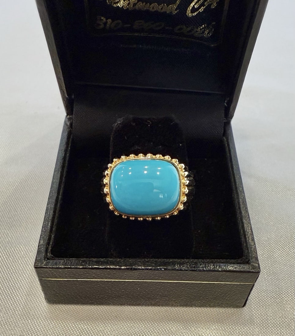 Stunning 14K Yellow Gold Turquoise Ring Size 7: Stunning 14K Yellow Gold Turquoise Ring Size 7 This stunning ring features a beautiful design crafted from 14K yellow gold, showcasing vibrant turquoise stones. With a size of 7, this pre-owned piece 